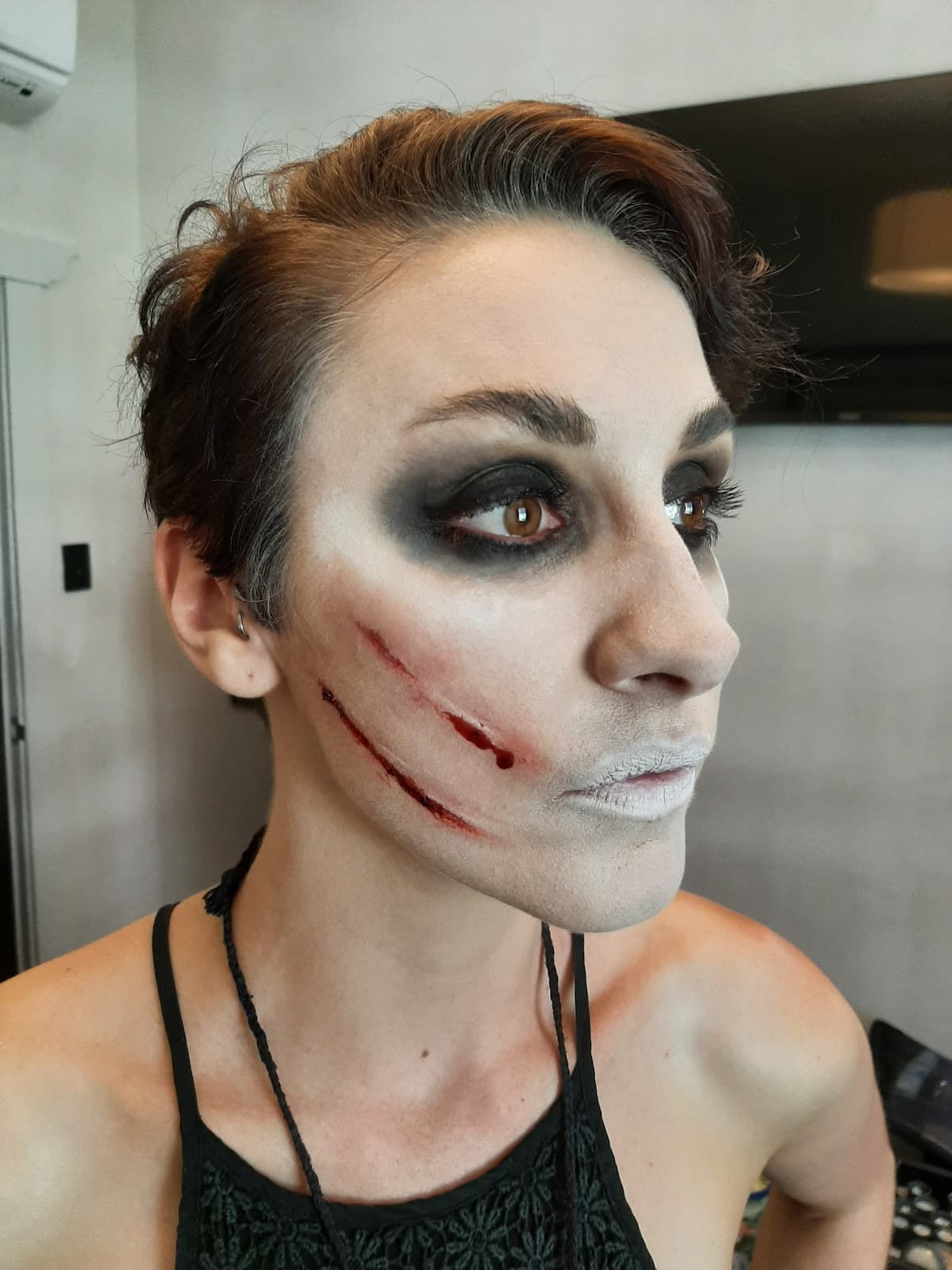 female pale face smokey eyes